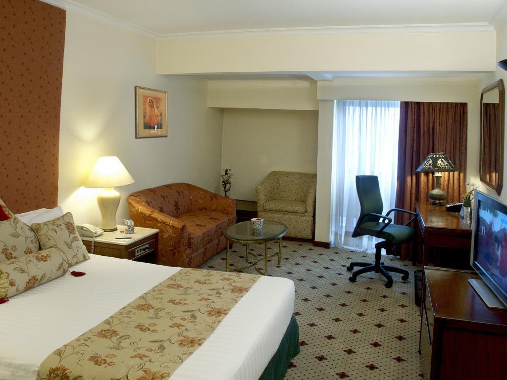 Avari Lahore Hotel Екстер'єр фото
